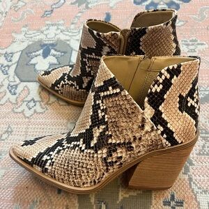 Vince Camuto Beige and Black Ankle Booties